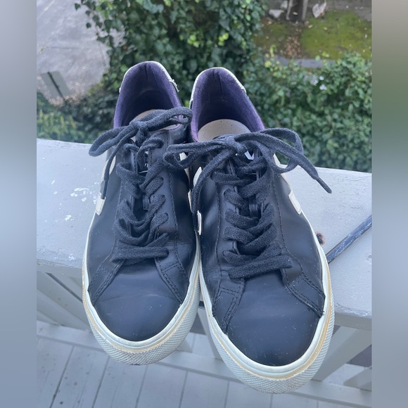 Veja Black & White Women’s Size 6 Sneakers - Picture 2 of 7